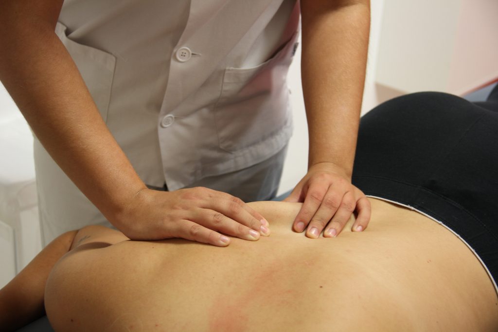 fisioterapia para dolores de espalda